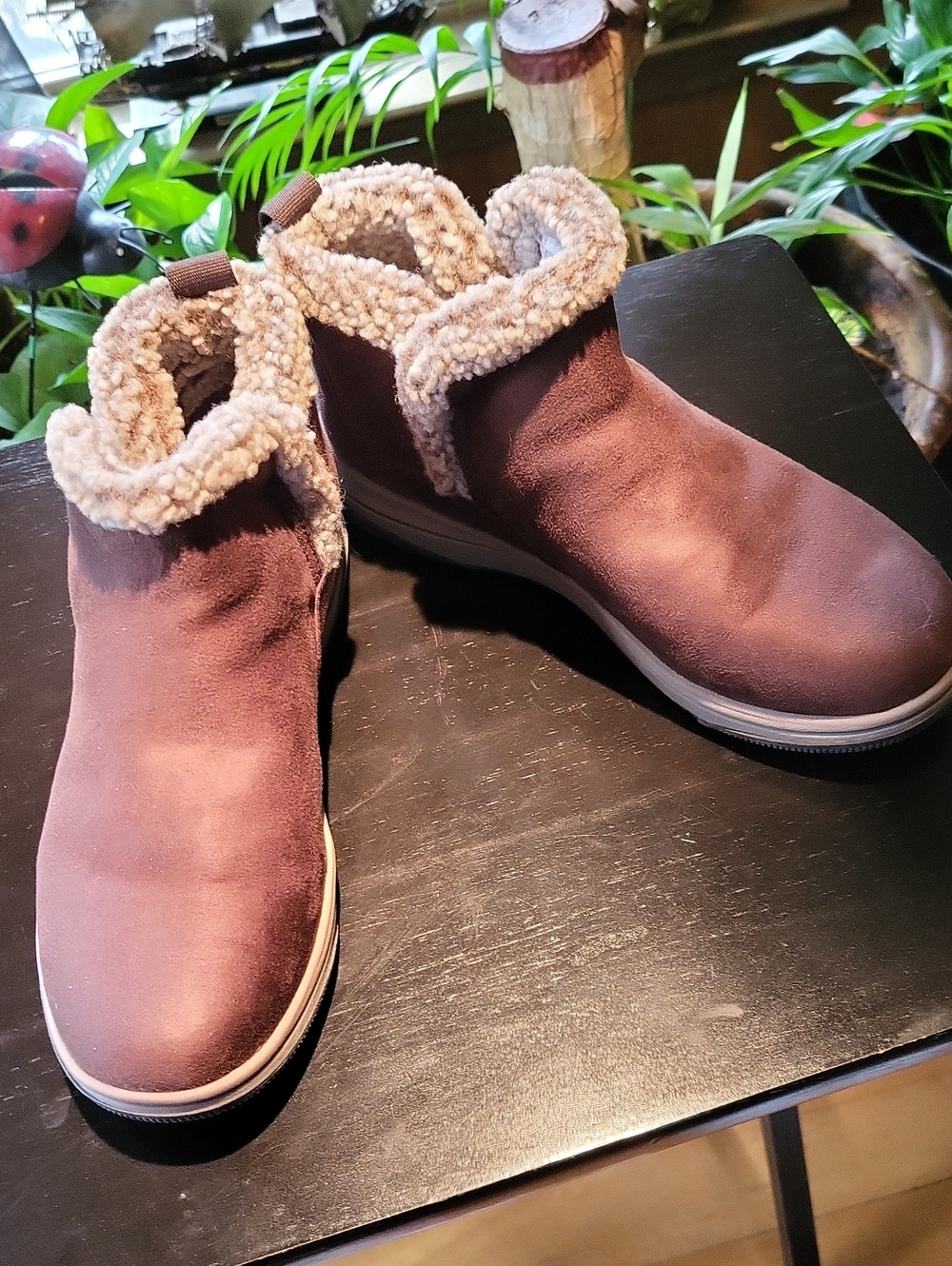 Clarks Cozy Women's Brown Faux-Suede Sherpa Ankle Boots